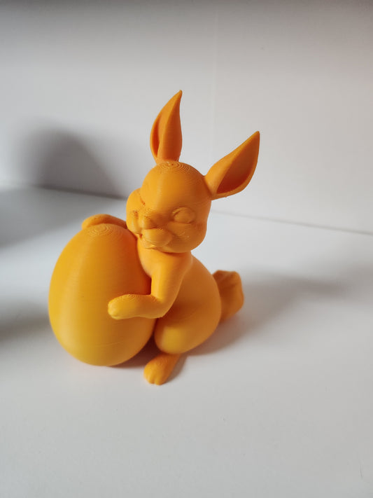Osterhase mit Ei